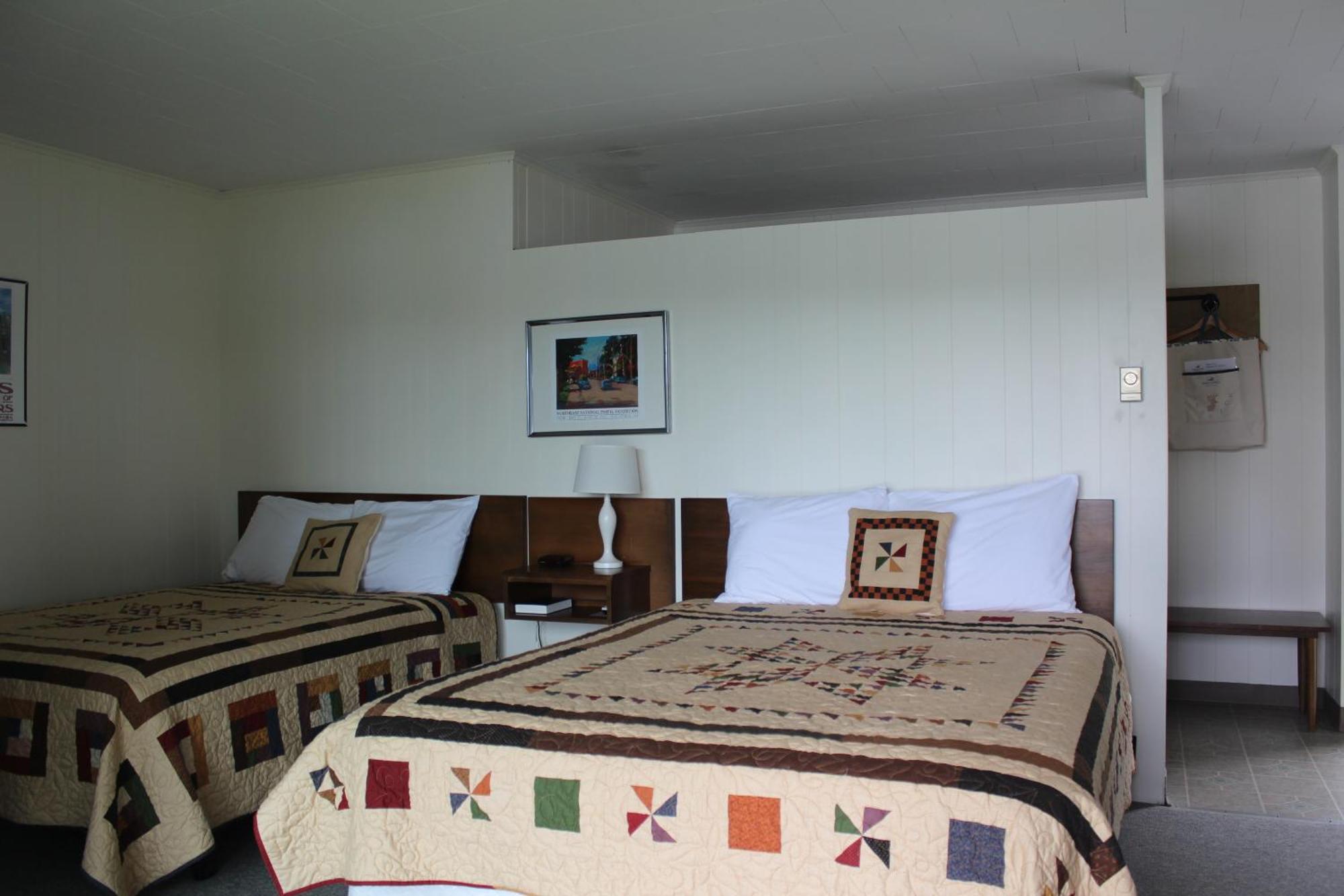 Sandy Point Motel Long Lake Екстер'єр фото