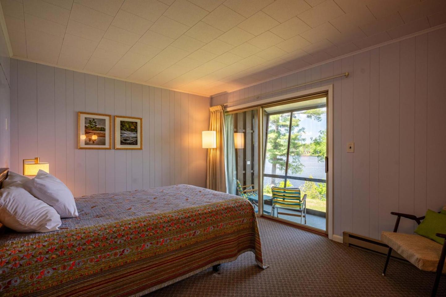Sandy Point Motel Long Lake Екстер'єр фото