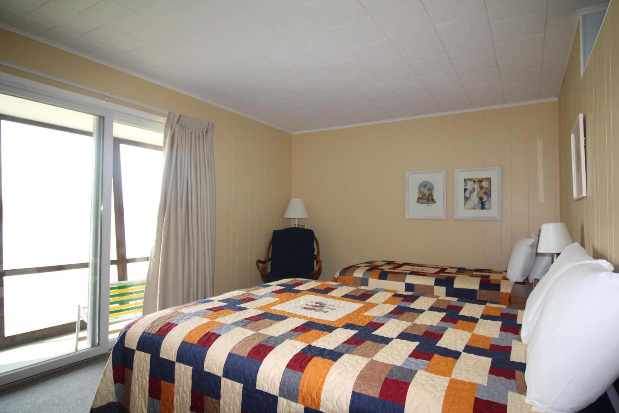 Sandy Point Motel Long Lake Екстер'єр фото