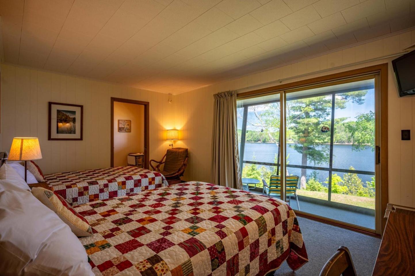 Sandy Point Motel Long Lake Екстер'єр фото
