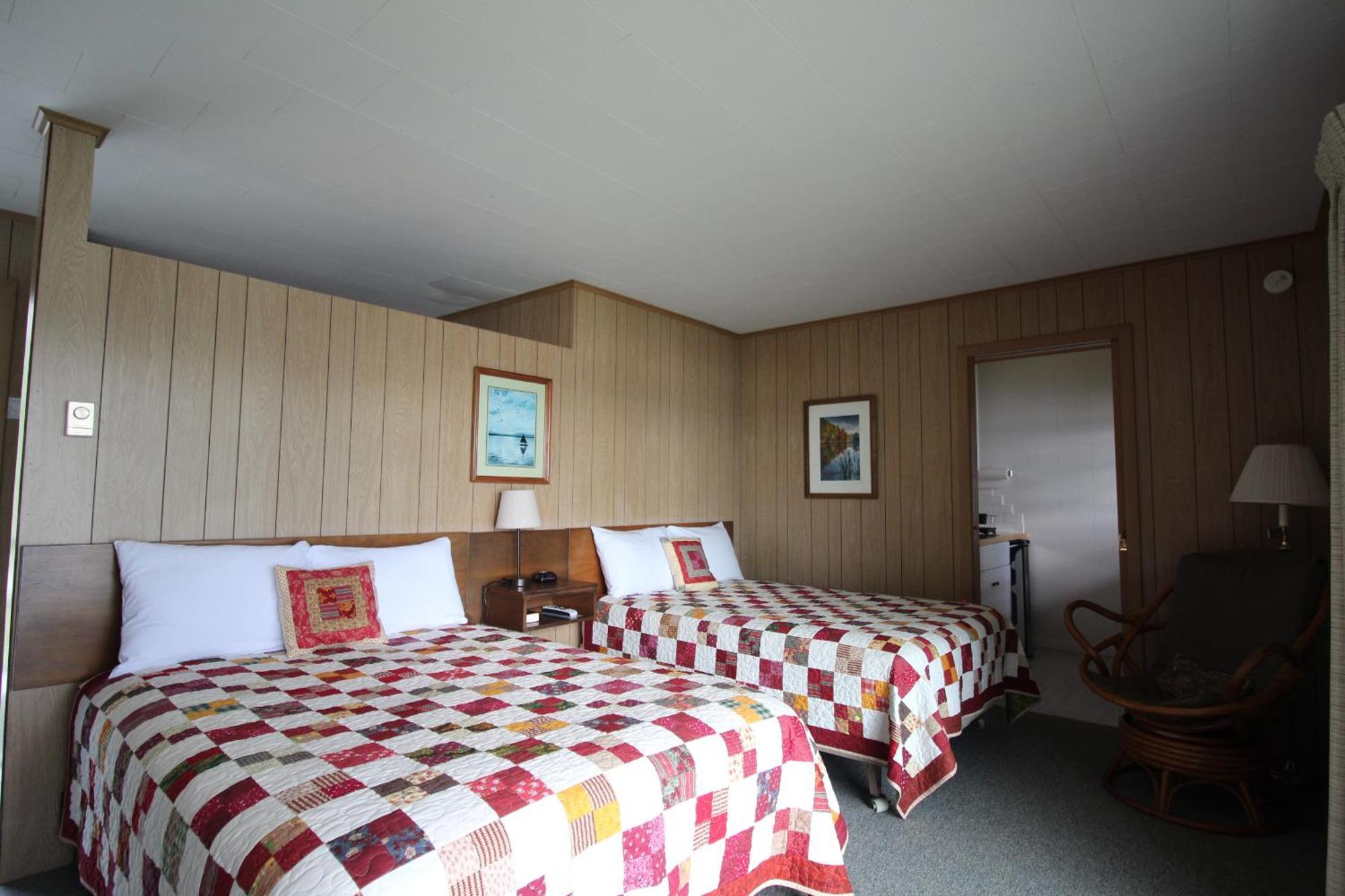Sandy Point Motel Long Lake Екстер'єр фото