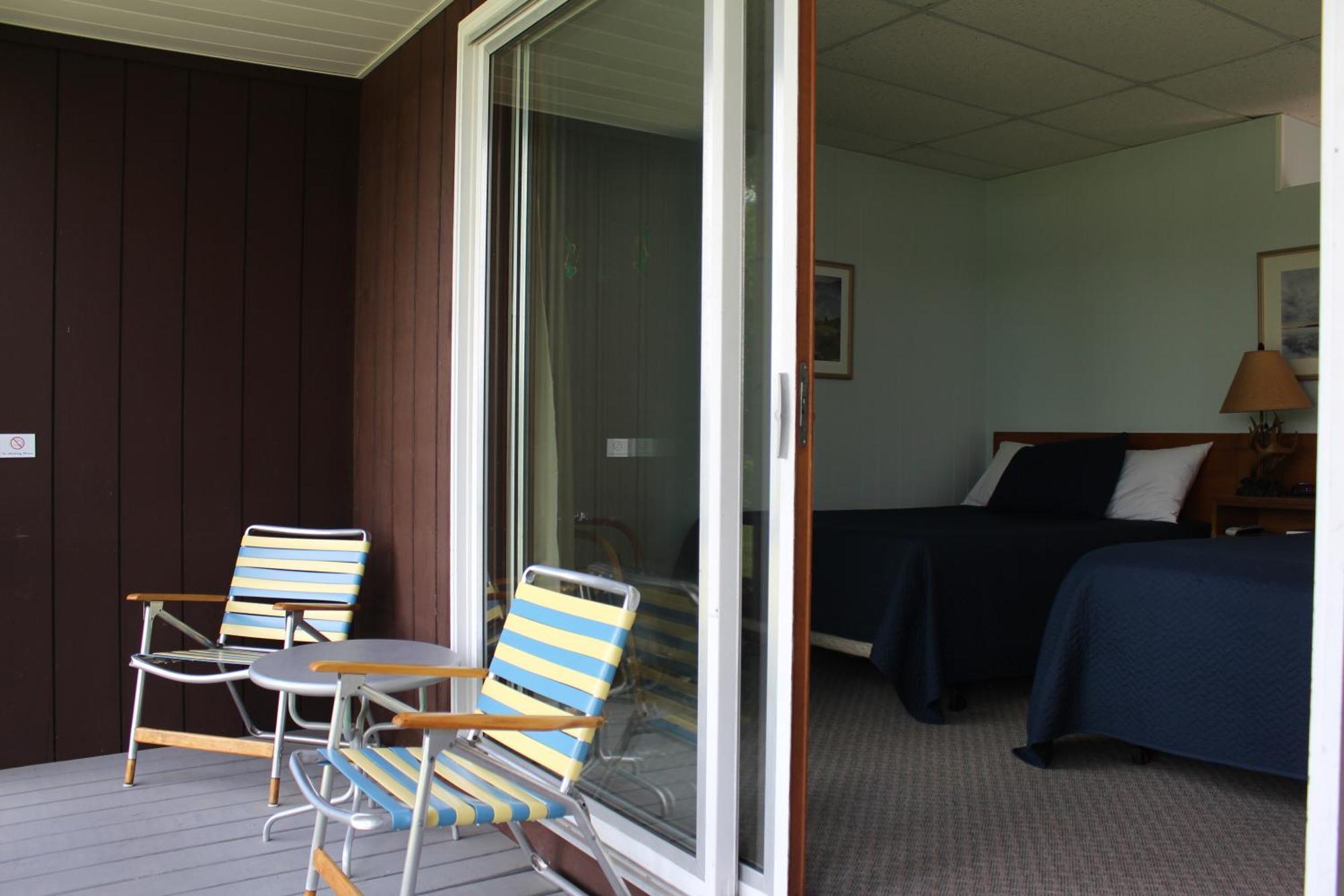 Sandy Point Motel Long Lake Екстер'єр фото
